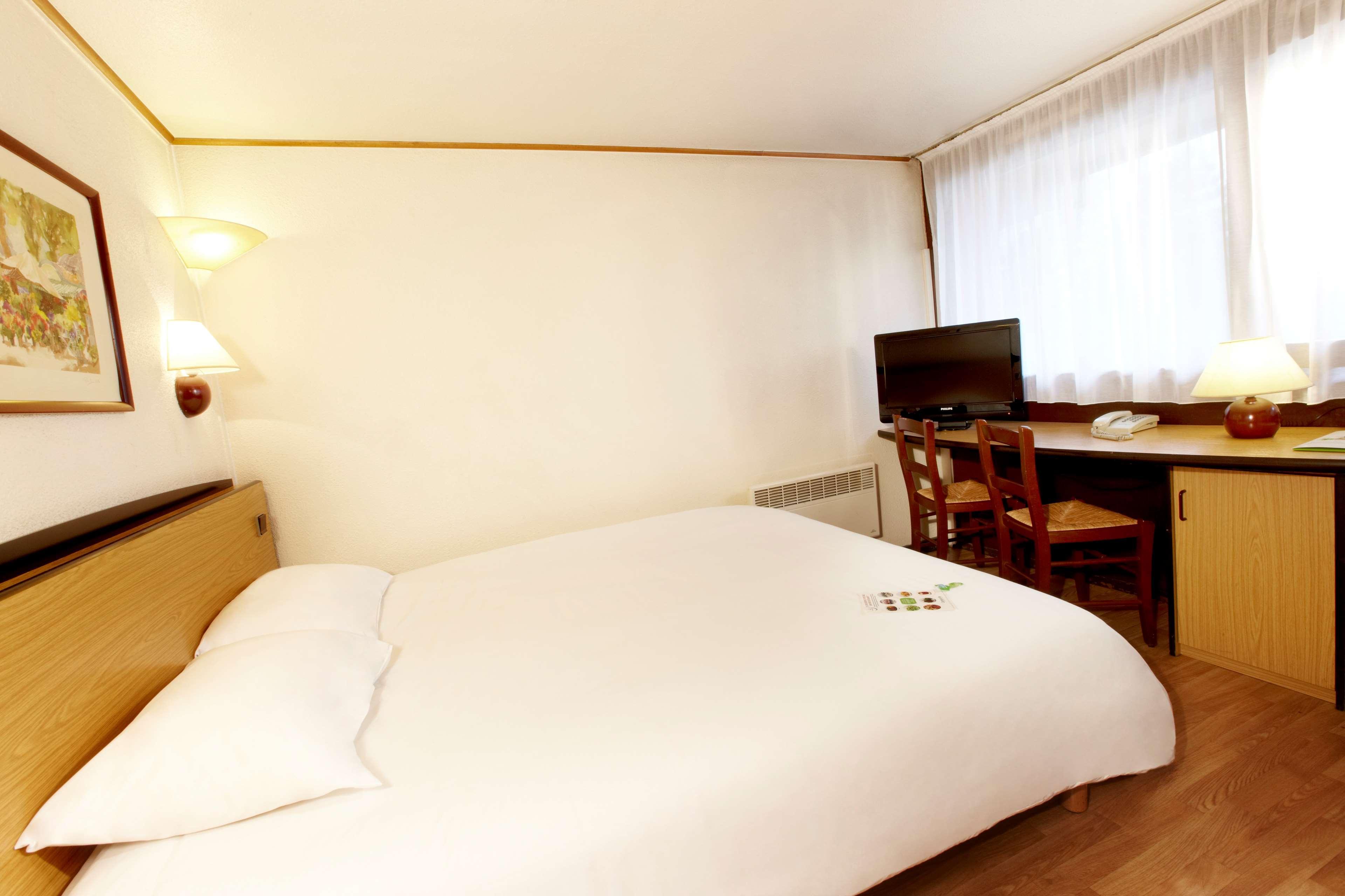 Campanile Saint-Avold Hotel Bagian luar foto
