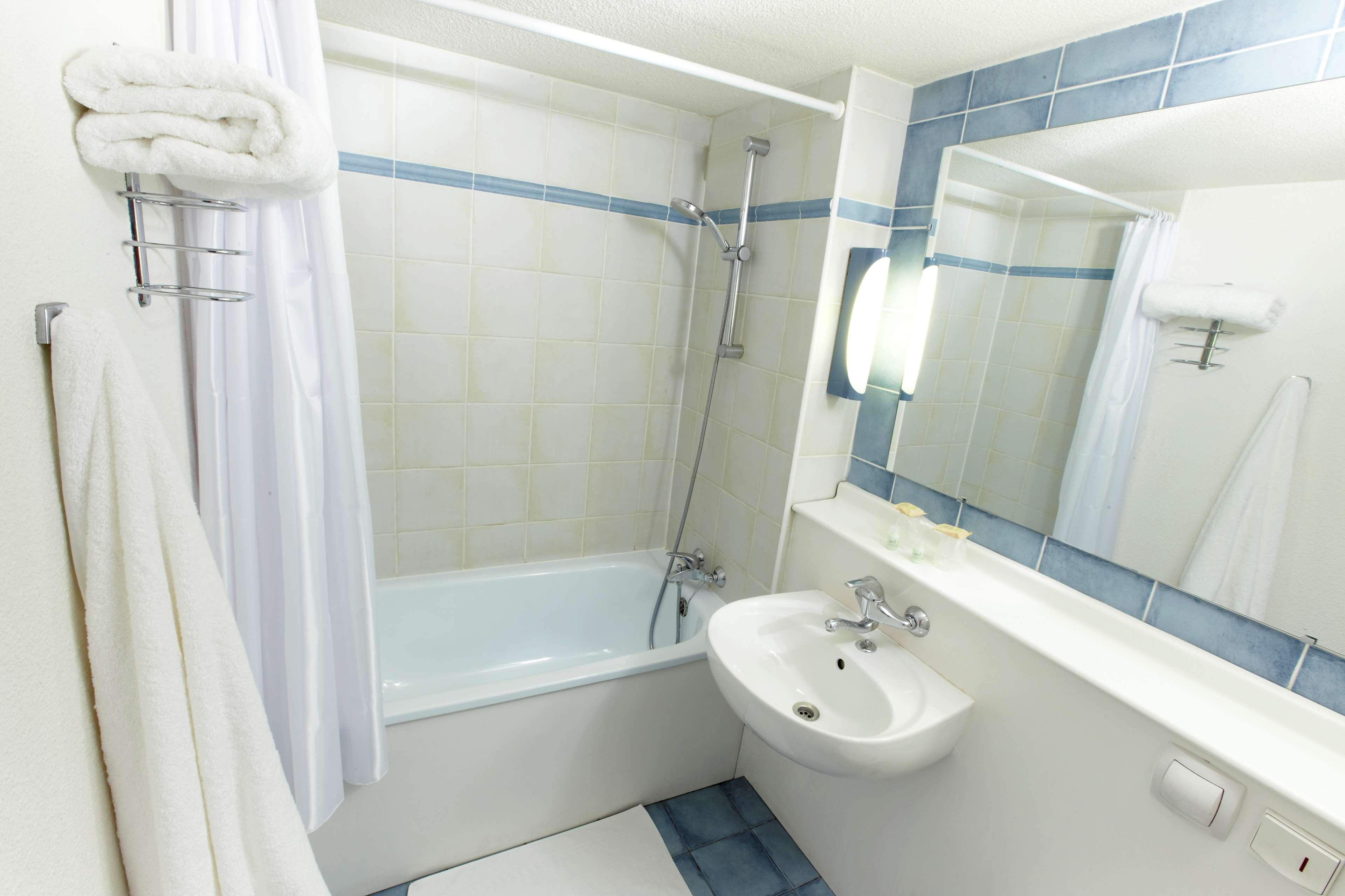 Campanile Saint-Avold Hotel Bagian luar foto