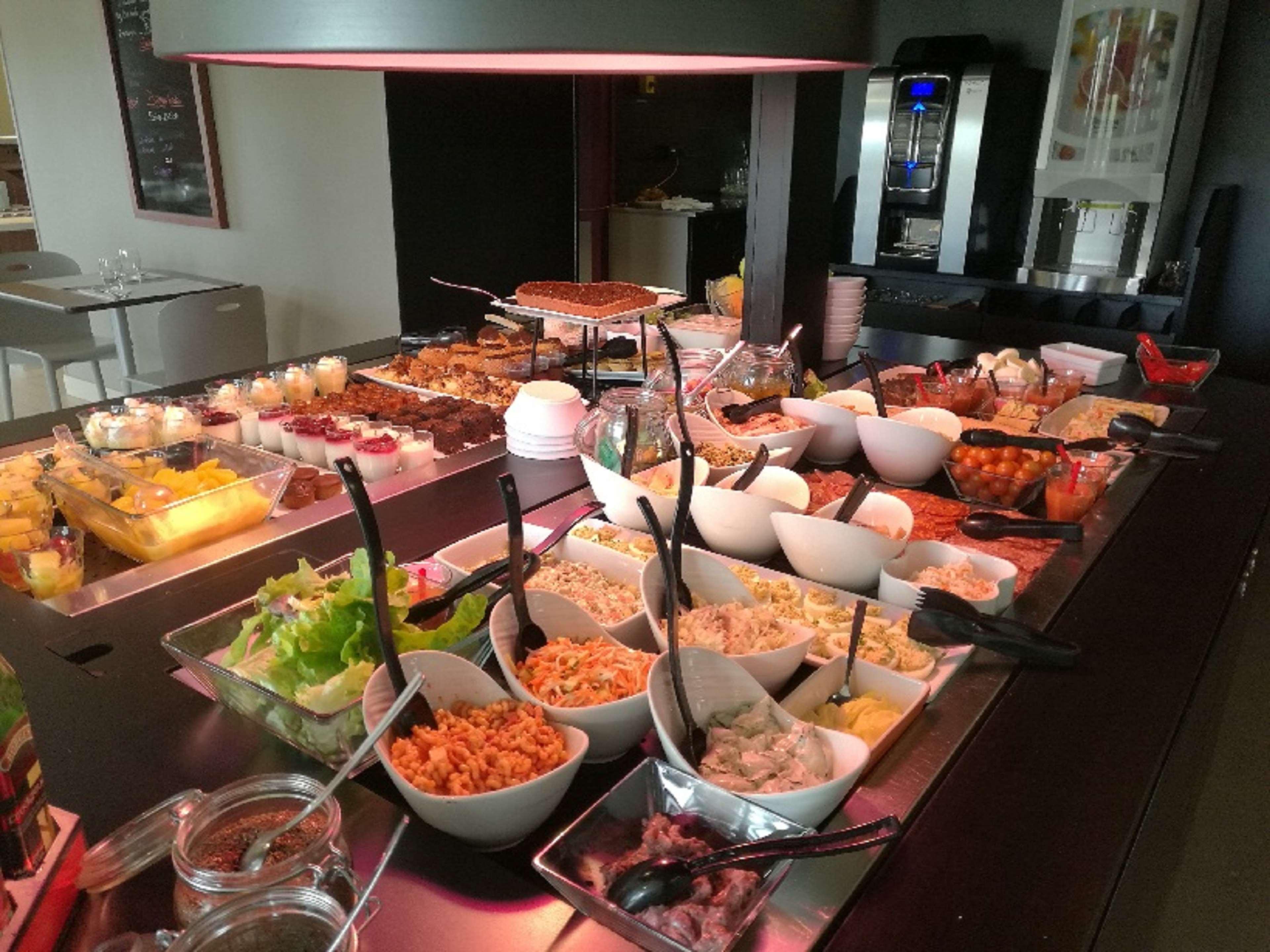 Campanile Saint-Avold Hotel Bagian luar foto