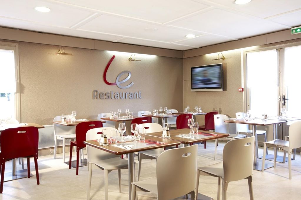 Campanile Saint-Avold Hotel Restoran foto